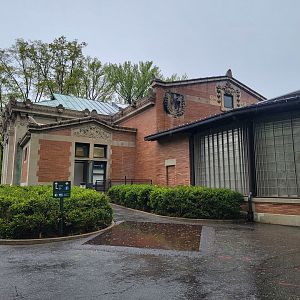 Bronx - Madagascar, door here is bathrooms