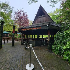 Bronx - Monorail, entrance