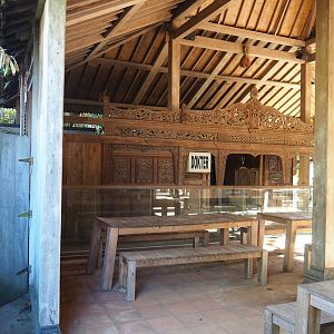 Covered eating area, 2022-10-19