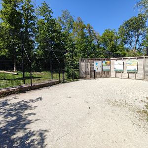 Polar bear enclosure - education and training fence
