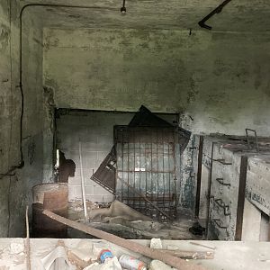 1912 Bear Dens (Abandoned) Holding Area