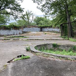 1912 Bear Dens (Abandoned)