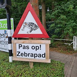 "Zebra toad" pun sign