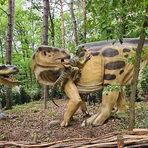 Dino forest - Albertosaurus, Iguanodont and Deinonuchus