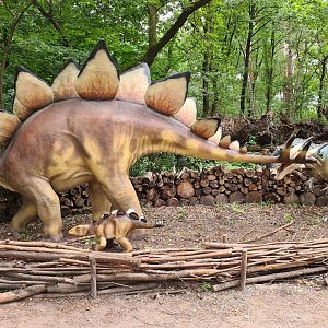 Dino forest - Stegosaurus and Albertosaurus