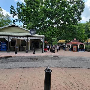 Cleveland Zoo - Australia, Outback Aviary (closed), train station