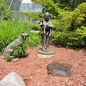 Cleveland Zoo - Australia, Statue