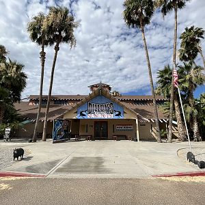 Dillon’s Restaurant (attached to aquarium)