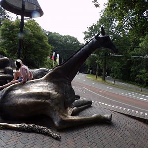 Giraffe statue 6.7.23