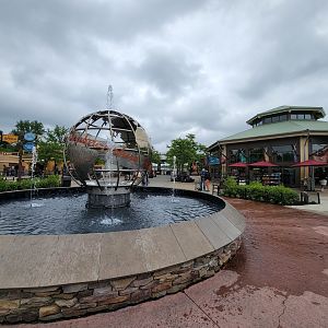 Columbus Zoo - Globe, main gift shop on right