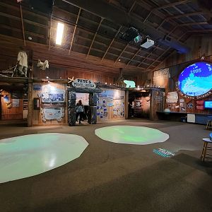 Columbus Zoo - Polar Frontier, Inside building