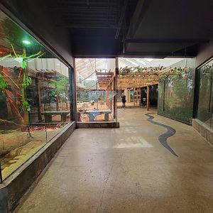 Columbus Zoo - Asia Quest, Path through building