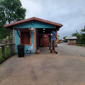 Columbus Zoo - Heart of Africa, gift shack (with a secretary bird on the side, wish they had one!)