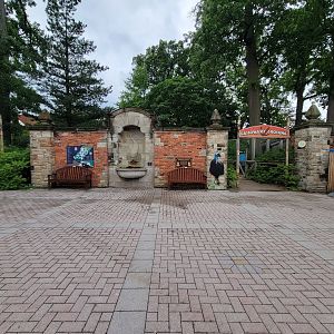 Toledo Zoo - Cassowary Crossing, Skeldon Plaza