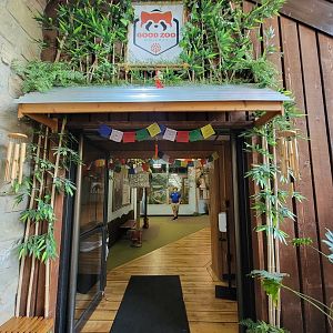 Oglebay Good Zoo - Entry to red panda room