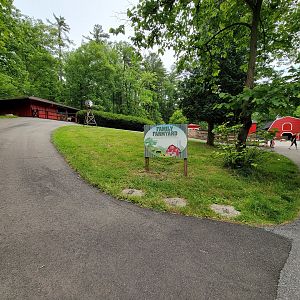 Oglebay Good Zoo - Family Farmyard