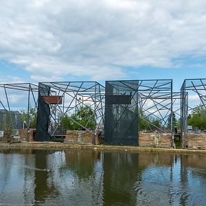 enclosures of birds of prey