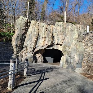 Smithsonian 2/22 - America Trail, California sea lion underwater viewing area