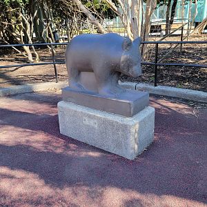 Smithsonian 2/22 - Bear statue