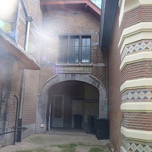 Keeper access to the historical bovine house, 2022-08-16