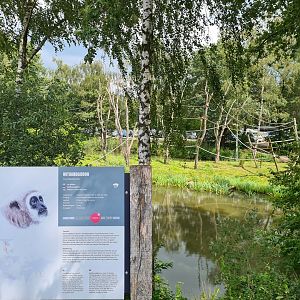 Lar Gibbon island and sign