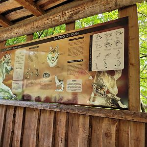 Eurasian wolf sign -Parc Animalier des Pyrénées (2023)