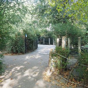 Bridge over nutria exhibit, 2022-09-04