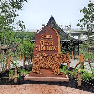 Susie's Bear Hollow - Sign