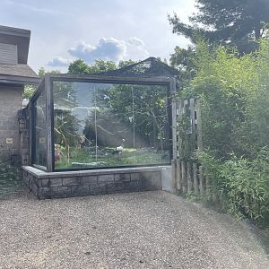 Dickerson Park Zoo-- King Vulture Enclosure