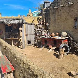 Serenga - Rabbit enclosure in Dogon village