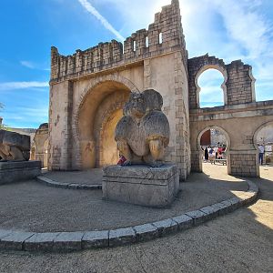Serenga - Entrance to Baboon arena