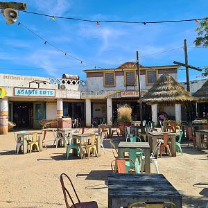 Serenga - Momma's restaurant seating