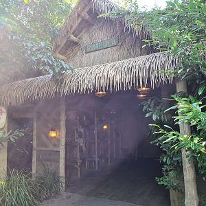 Jungola - Entrance to main greenhouse Jungola