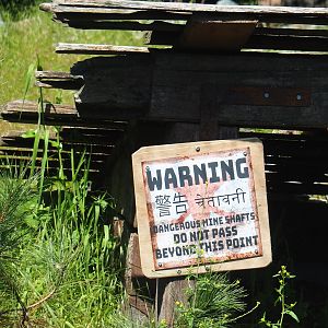 Sign in snow leopard exhibit, 2023-05-31