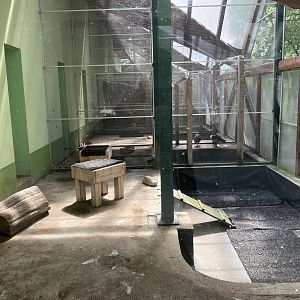 Waterfowl separation enclosures