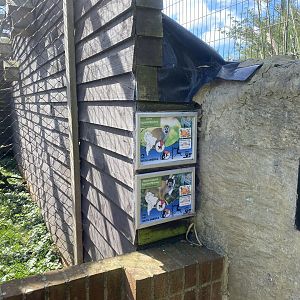 Signage for mixed Squirrel monkey enclosure 140923