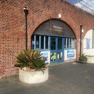 IOW Reptilarium - Entrance 150923