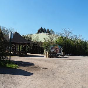 Tropical house and start of Monde Sauvage's walking section seen from the parking lot, 2023-05-19