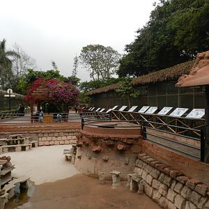Row of aviaries - Parque de Las Leyendas