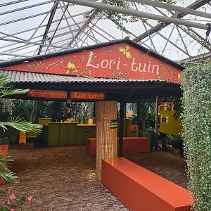 Entrance to Lori(keet) garden