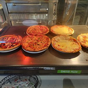 Adventure Aquarium - Best-looking zoo pizzas I've seen, with options beyond cheese/pepperoni