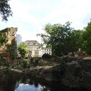 [2022] View of lion enclosure and aquarium building