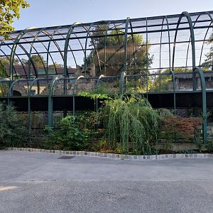 Walldrap aviary