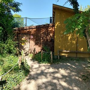 African walkthrough aviary