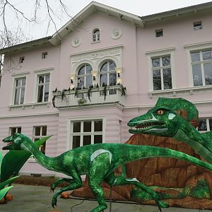 China Lights - veloceraptors