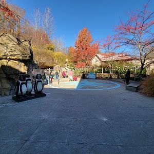 Akron Zoo - View outside entrance building