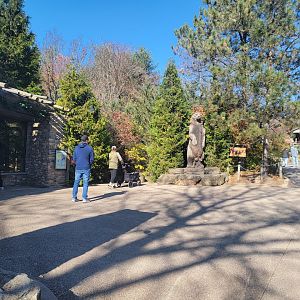 Akron Zoo - Bear statue next to eagles