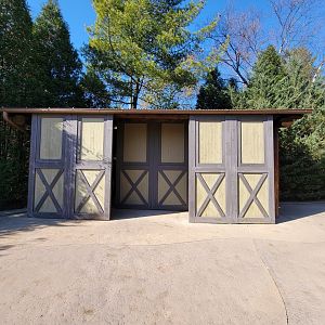 Akron Zoo - Coyote viewing building