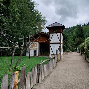 Ebbs Raritätenzoo - Ringtailed lemur enclosure & house