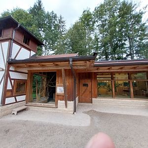 Ebbs Raritätenzoo - Ringtailed lemur house & African giant tortoises house